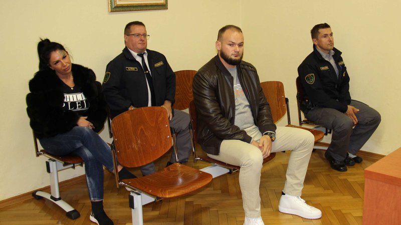 Fotografija: Elvis Livadić se je v zaporu poročil, sodnica mu je zato zaželela, da zgledno preživi preostanek kazni. Foto Tanja Jakše Gazvoda
