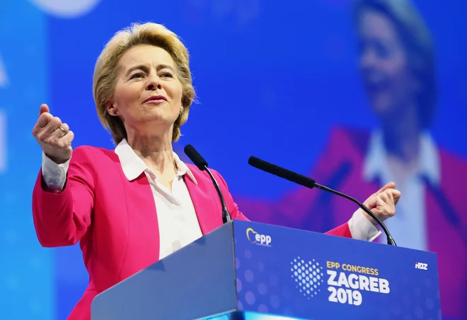 Ursula von der Leyen je včeraj nastopila na kongresu EPP v Zagrebu. Napovedala je, da bo evropsko komisijo vodila v duhu evropskih vrednot. FOTO: Antonio Bronic/Reuters