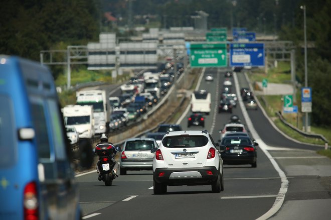 Promet je edini sektor, v katerem so se emisije med 2005 in 2017 povečale. FOTO: Jure Eržen/delo