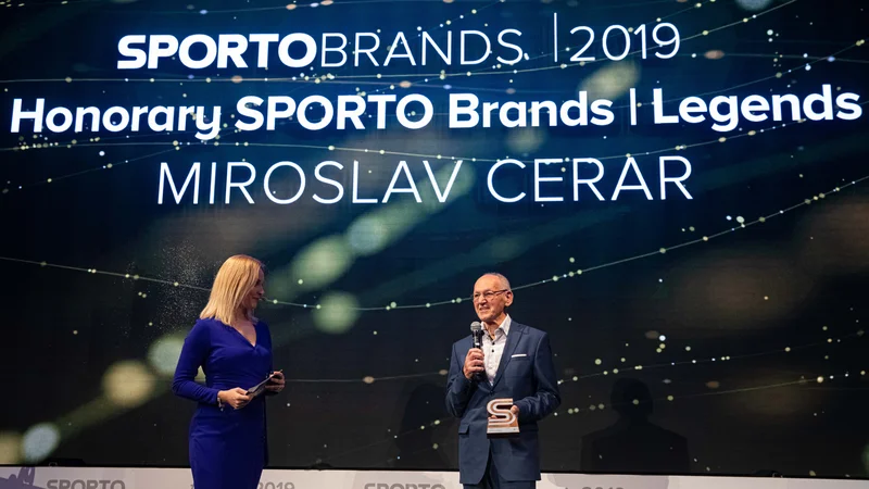 Fotografija: Miro Cerar Sporto award trophy during Sports marketing and sponsorship conference Sporto 2019, on November 21, 2019 in Hotel Slovenija, Congress centre, Portoroz / Portorose, Slovenia. Photo by Vid Ponikvar/ Sportida