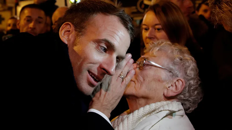 Fotografija: Kaj vse želijo ljudje povedati predsedniku Macronu? FOTO: Reuters