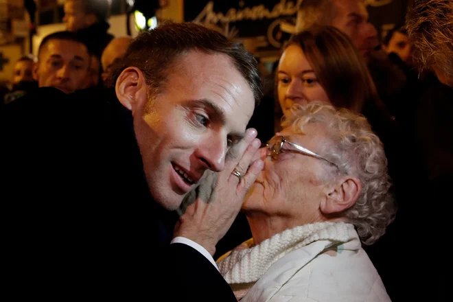 Kaj vse želijo ljudje povedati predsedniku Macronu? FOTO: Reuters