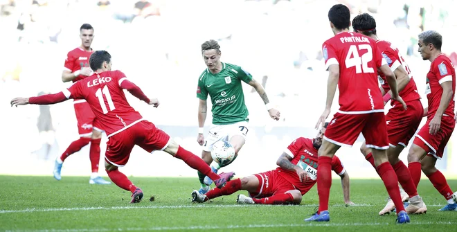 Olimpijo in njenega mojstra Stefana Savića čaka zahtevno gostovanje v Celju, Aluminij bo doma gostil Maribor. FOTO: Roman Šipić/Delo