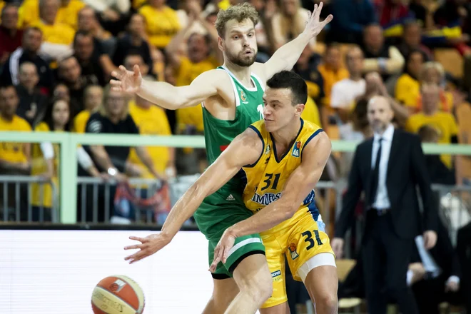 Žan Mark Šiško (31) pričakuje FMP, Jaka Blažič gostovanje v Zadru. FOTO: ABA