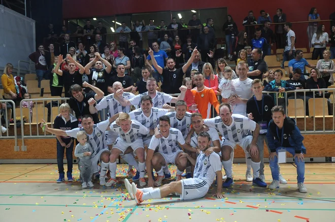 Slovenski prvak v dvoranskem nogometu Dobovec je bil v Moskvi zelo blizu zgodovinskem podvigu. FOTO: Drago Perko