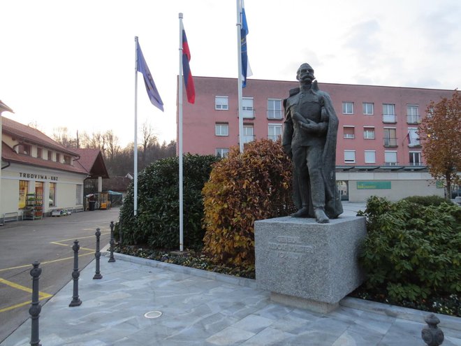 Spomenik vojskovodji in zavednemu Slovencu Rudolfu Maistru Vojanovu v Kamniku. FOTO: Bojan Rajšek/Delo