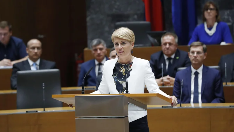 Fotografija: Aleksandra Pivec bo danes znova v državnem zboru, kjer bo zavrnila očitke glede projekta Sript. FOTO: Leon Vidic/Delo