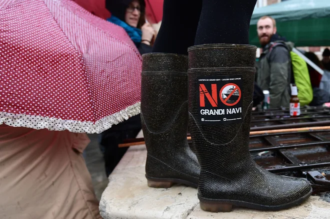 Odbor NE velikim ladjam (NO grandi navi) se že leta bori proti turističnim križarkam v beneški laguni. FOTO: Miguel Medina/ Afp