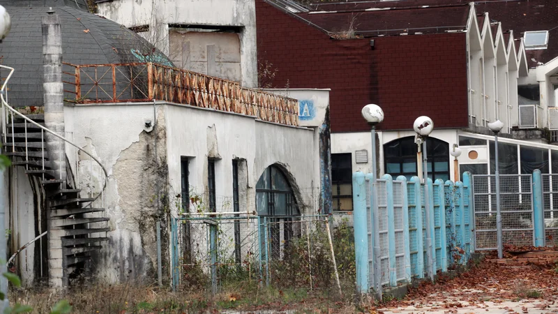 Fotografija: Propadajoče Medijske toplice: danes dan D za Alos. Foto Mavric Pivk/Delo