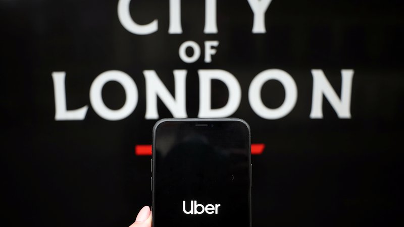 Fotografija: V Londonu je približno 45.000 voznikov Uberja. FOTO: Hannah Mckay/Reuters