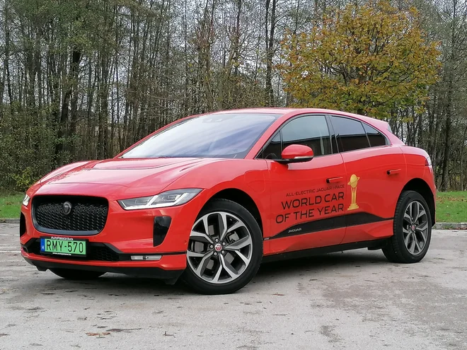 Jaguar I-pace&nbsp;je posebnež, ki privablja poglede in od voznika v začetku zahteva nekaj prilagajanja. FOTO: Boštjan Okorn
