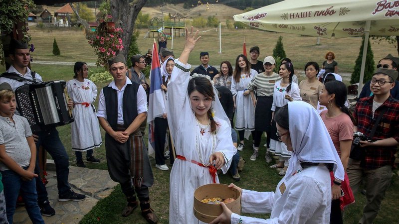 Fotografija: Kitajsko slavje v srbski vasi Gostoljublje FOTO: AFP