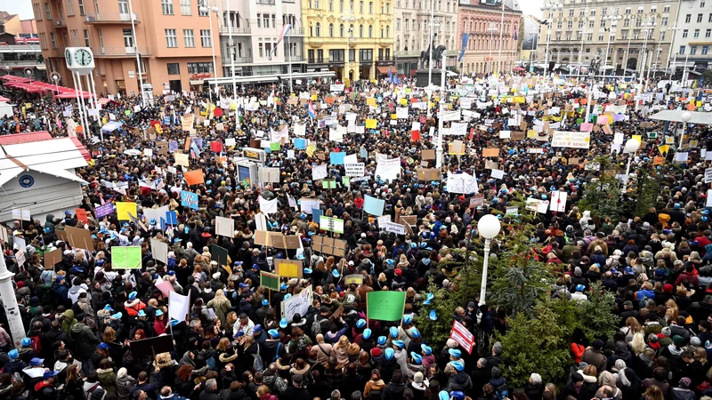 Fotografija: Splošni stavki šolnikov bodo sledile številne druge v javnem sektorju. FOTO:Denis Lovrovic/AFP