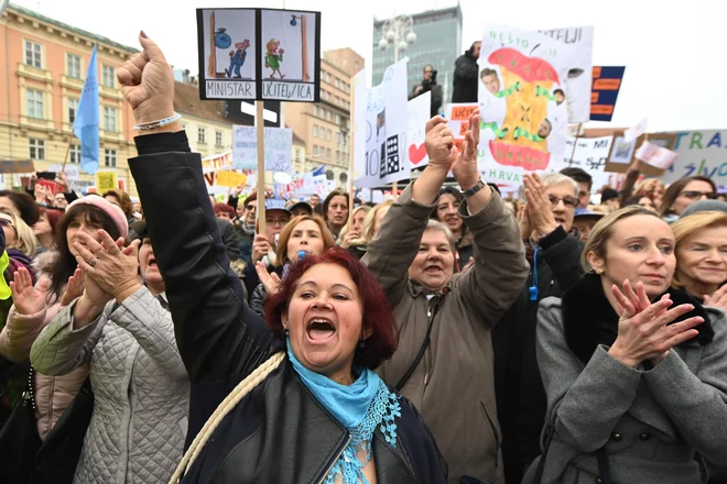 Hrvaški šolniki se bodo jutri izrekli o zadnji vladni ponudbi. FOTO: Denis Lovrovic/Afp