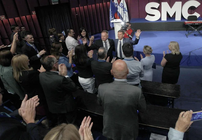 Namigovanja, da ga v primeru padca sedanje vlade zanima premiersko mesto v morebitni desnosredinski koaliciji, je predsednik SMC Zdravko Počivalšek označil za &raquo;pravljice in halucinacije&laquo;. FOTO: Mavric Pivk/Delo