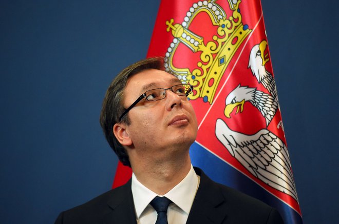 Srbskemu predsedniku Aleksandru Vučiću kritiki očitajo trden nadzor nad vodilnimi tabloidnimi mediji, z neetičnim napadom na predsednika pa si je tednik Nin naredil medvedjo uslugo. FOTO: Attila Kisbenedek/AFP