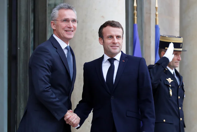 Francoski predsednik Emmanuel Macron se zavzema za močan dialog z Moskvo, generalni sekretar Nata Jens Stoltenberg verjame v zavezništvo Evrope in ZDA. Foto Reuters