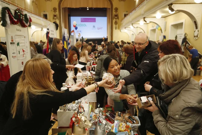 Na bazarju združenja Sila bi letos radi zbrali 50 tisočakov; namenili jih bodo otrokom z diabetesom in celiakijo. FOTO: Leon Vidic