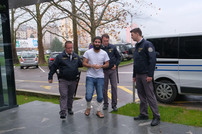 Iračan je priznal napad na taksista in policista. FOTO: Leo Caharija/Primorske Novice