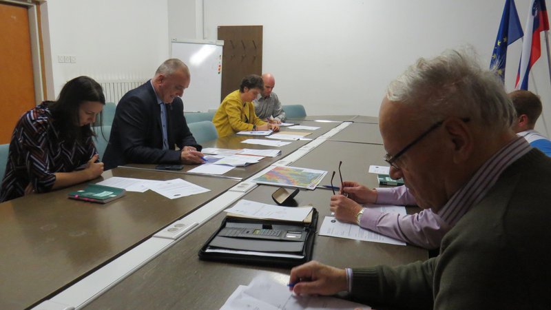 Fotografija: Občinska volilna komisija se je v zadevi Mihe Jančarja izrekla za nepristojno. FOTO: Bojan Rajšek/Delo