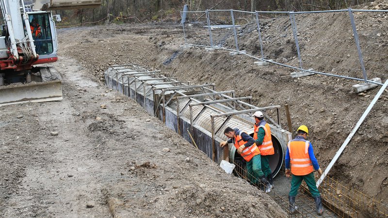 Fotografija: Izkop za odpadne vode v Črnučah.Foto Tomi Lombar