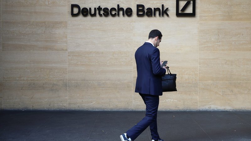 Fotografija: Trump je od Deutsche bank dobil približno dve milijardi dolarjev posojil v času, ko mu nihče drug v ZDA več ni hotel posojati zaradi stečajev. FOTO: Reuters