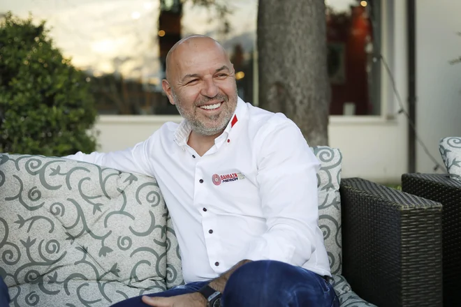 Milan Eržen, izvršni direktor kolesarskega moštva Bahrain Merida, ima za sabo prvo leto sodelovanja z McLarnom. V začetku prihodnjega leta se bo ekipa predstavila z novim imenom in podobo. FOTO: Leon Vidic/Delo