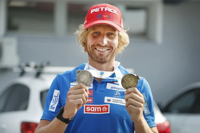 Na sliki Klemen Bauer. Novinarska konferenca slovenske biatlonske reprezentance ob uspehu Klemena Bauerja, ki je osvojil dve medalji na Svetovnem prvenstvu v poletnem biatlonu. Ljubljana, 27. avgust 2019 Foto Leon Vidic/delo