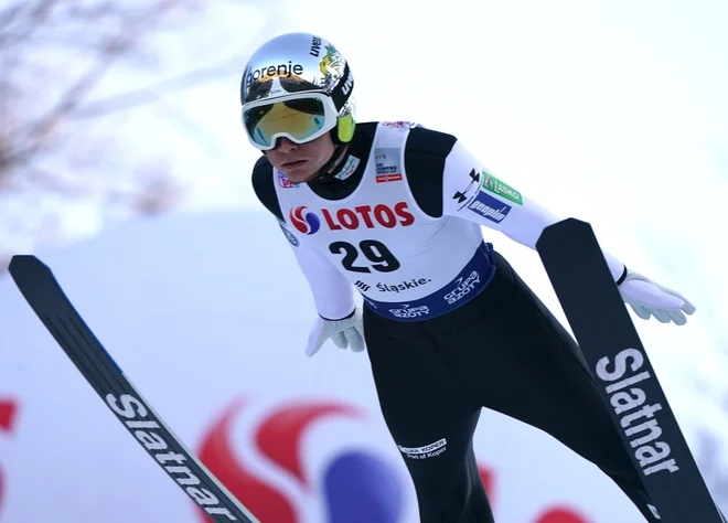 Čeprav še ni prikazal svojih najboljših skokov, je Anže Lanišek v Visli poletel do svoje najboljše uvrstitve v svetovnem pokalu. FOTO: AFP