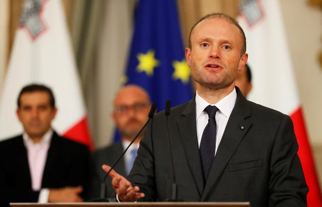 Joseph Muscat na tiskovni konferenci po nočni izredni seji vlade. FOTO: Yara Nardi/ Reuters