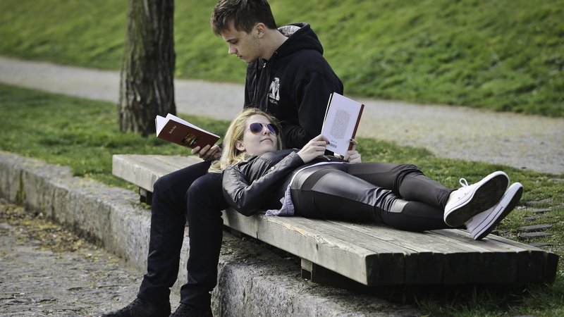 Fotografija: Preberite roman, ne knjige o samopomoči! svetuje danski profesor psihologije Svend Brinkmann.  ​Foto Jože Suhadolnik