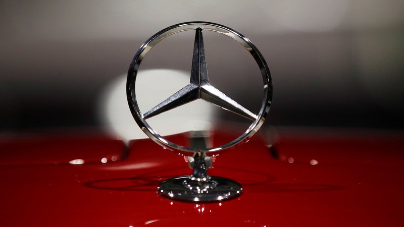 Fotografija: Tudi Mercedes bo močno zmanjšal število zaposlenih. FOTO: Reuters