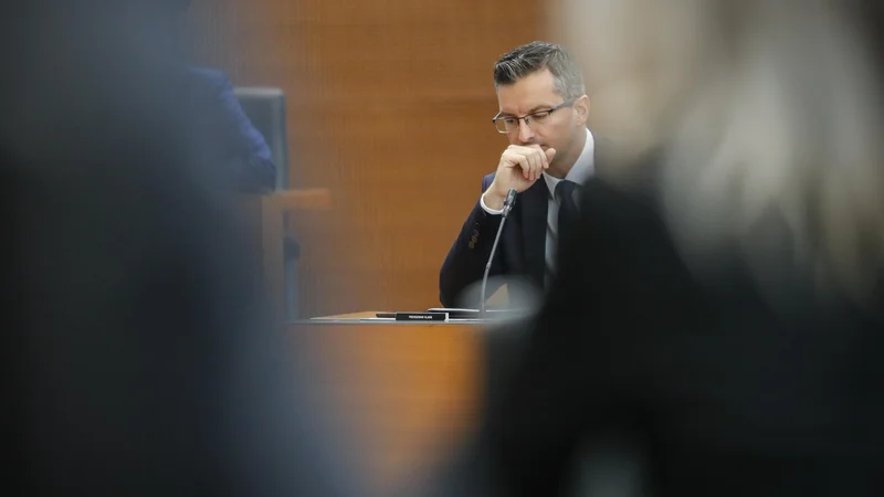 Premier Marjan Šarec bo moral še krepko razmisliti, kako poenotiti koalicijske partnerje in se izogniti novim aferam. Foto: Uroš Hočevar/Delo