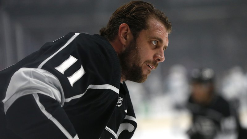Fotografija: LOS ANGELES, CALIFORNIA - NOVEMBER 25: Anze Kopitar #11 of the Los Angeles Kings looks on ahead of a game against the San Jose Sharks at Staples Center on November 25, 2019 in Los Angeles, California. Katharine Lotze/Getty Images/AFP
== FOR NEWSPAPERS, INTERNET, TELCOS & TELEVISION USE ONLY == Foto Katharine Lotze Afp