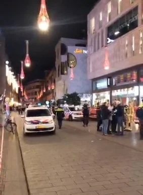 Na prizorišče napada so prihiteli policija in rešilci. FOTO: Twitter