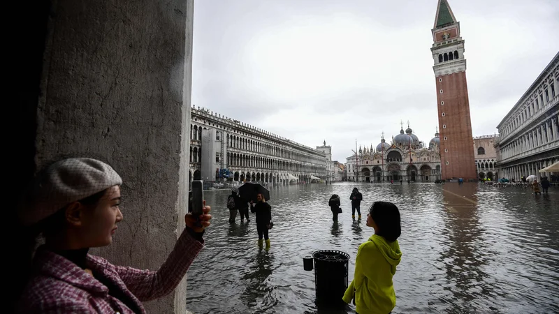 Danes dve tretjini Benečanov živita na celini, samo v industrijskem mestu Mestre in okolici jih je okoli 200.000. FOTO: Miguel Medina/Afp