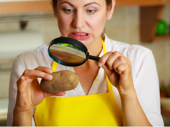 Glavni viri akrilamida v živilih so ocvrt krompirček, krompirjev čips, krekerji, kruh, keksi, različni kosmiči za zajtrk, otroška hrana, konzervirane olive, slivov sok in kava. Foto: Shutterstock