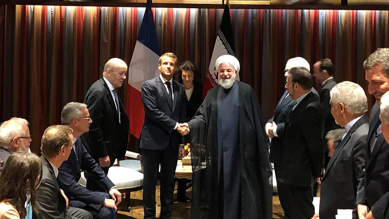 Fotografija: Utrjevanje položaja EU v mednarodnem okolju bo za evropske politike vse prej kot lahka naloga. Na fotografiji francoski predsednik Emmanuel Macron in iranski Hasan Rohani. FOTO: Reuters