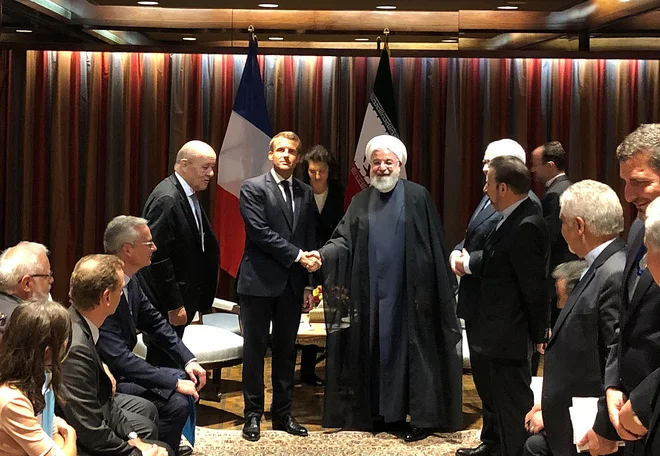 Utrjevanje položaja EU v mednarodnem okolju bo za evropske politike vse prej kot lahka naloga. Na fotografiji francoski predsednik &shy;Emmanuel Macron in iranski Hasan Rohani. FOTO: Reuters