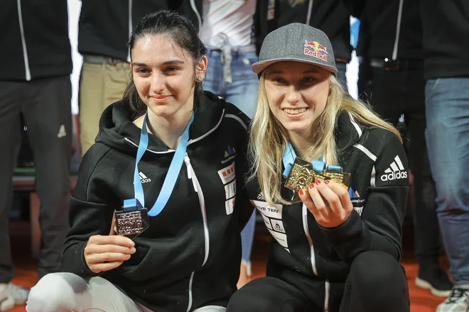 Na olimpijskih igrah v Tokiu 2020 lahko v športnem plezanju nastopita po dva tekmovalca in tekmovalki iz iste države. Slovenijo bosta ob premieri panoge zastopali Janja Garnbret in Mia Krampl. FOTO: Jože Suhadolnik/Delo