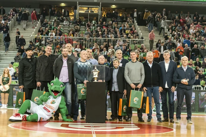 Junaki evropskega pokala 1994 so v Stožicah poželi velik aplavz. FOTO: ABA