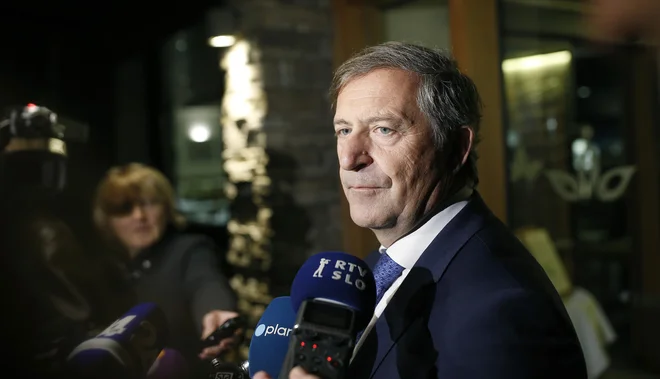 &raquo;Ta vlada bo šla naprej, dokler bo pač šlo. Kaj bo pa potem, ni odvisno od nas. Desus je na terenu dobro organiziran in volitev se ne bojimo,&laquo; je odločen Karl Erjavec. FOTO: Blaž Samec/Delo
