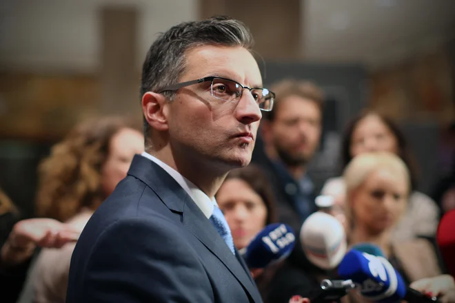 Premier Marjan Šarec in finančni minister Andrej Bertoncelj sta bila po sprejetju zadovoljna. Ocenila sta, da gre za dobro podlago za delo vlade. FOTO: Jure Eržen/Delo