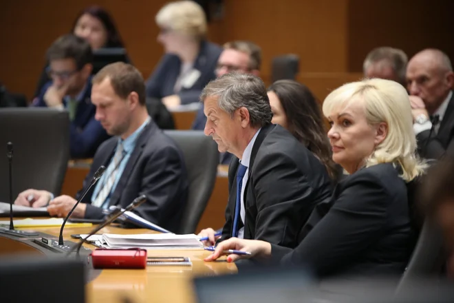 Po Erjavčevih navedbah so v Desus prejeli zelo trdna zagotovila, da bodo januarja vložili spremembe zakona. FOTO: Jure Eržen/Delo<br />