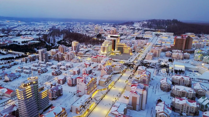 Fotografija: Samdžijon naj bi bil socialistična utopija, idealno socialistično naselje, vendar je edino takšno v Severni Koreji. FOTO: STR AFP