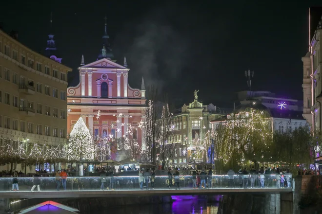 V Ljubljani so prižgali več kot 50 kilometrov lučk. FOTO: Marko Feist