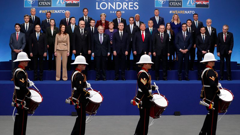 Fotografija: Med vrhom v Londonu se je izkazalo, da se je zgodovina nekje spotaknila, se obrnila v nasprotno smer in zdaj Nato – prvič, odkar obstaja – ocenjuje Kitajsko kot »varnostni izziv«. FOTO: Adrian Dennis/AFP