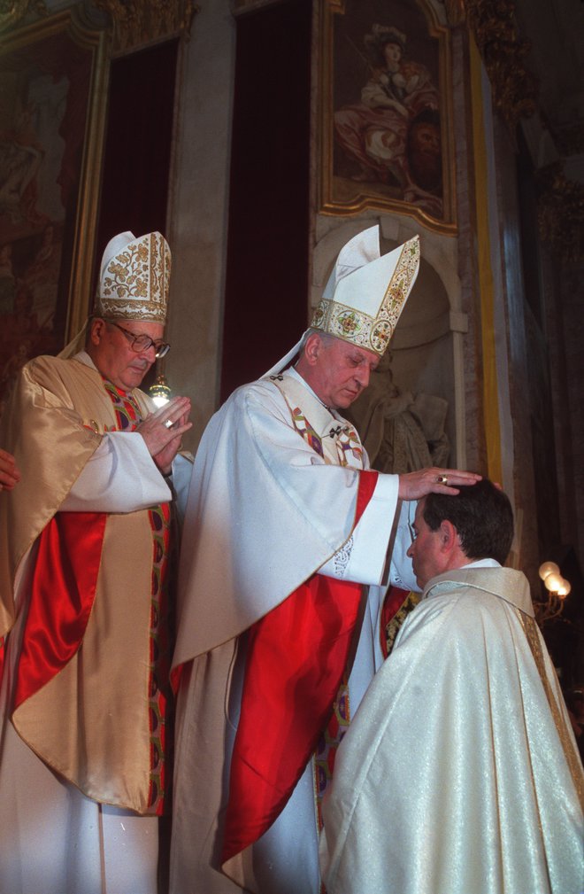 V ljubljanski stolnici so leta 2001 posvetili naslovnega nadškofa krbavskega Ivana Jurkoviča, ki je nastopil službo apostolskega nuncija v Belorusiji s sedežem v Minsku. Glavni posvečevalec je bil državni tajnik pri Svetem sedežu kardinal Angelo Sodano (l
