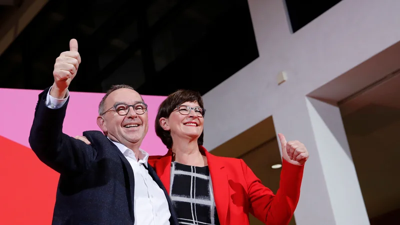 Fotografija: Norbert Walter-Borjans in Saskia Esken sta na čelo SPD prišla z okoli četrtinsko podporo vseh članov stranke. Foto: Axel Schmidt/Afp