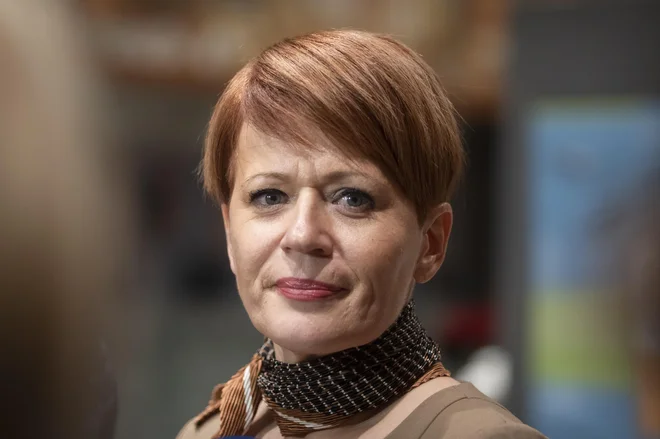 O dodatnem delu ministrice Aleksandre Pivec so na predlog SDS govorili tudi poslanci na skupni seji odborov za kmetijstvo in za gospodarstvo, kjer je bilo slišati tudi, da so anonimke o njenem delu začele krožiti po tem, ko je napovedala kandidaturo za predsednico Desusa. FOTO: Voranc Vogel/Delo